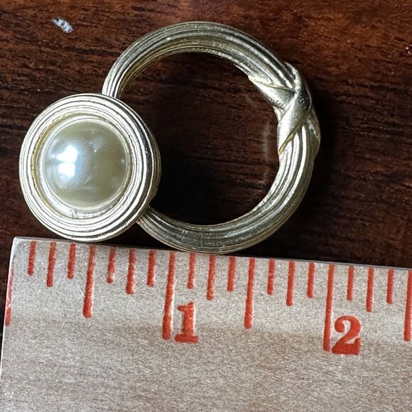 Vintage 1980s Earrings Clip 1.75" Faux Pearl Gold Tone Metal Door Knocker Retro - Picture 6 of 6